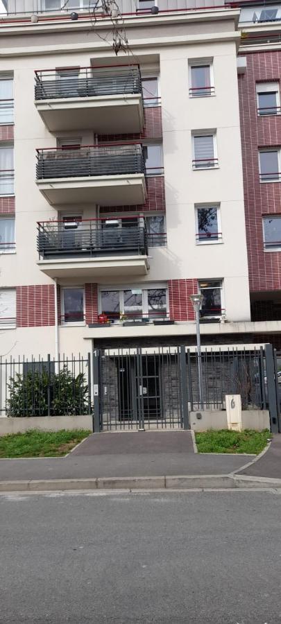 1 Chambres Pour 2 Personnes Avec 2 Salles De Bains Communes Chez L'Habitant Lognes Exterior photo